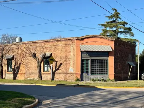 VENTA CASA 4 DORMITORIOS EN VILLA LIA
