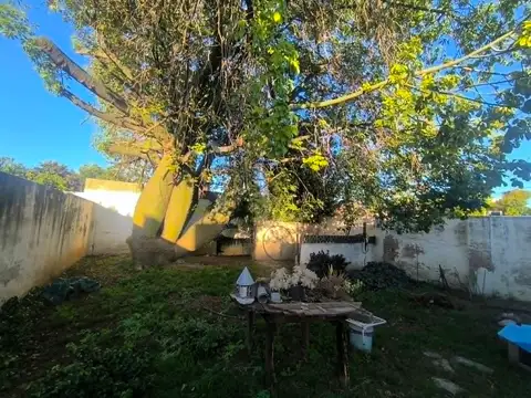 Casa 7 ambientes con 2 baños