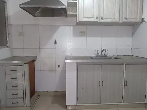 Casa en alquiler a metros de Av Triunvirato S/ Azopardo