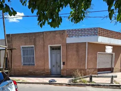 CASA ESQUINA A REFACCIONAR + DPTO TIPO DÚPLEX