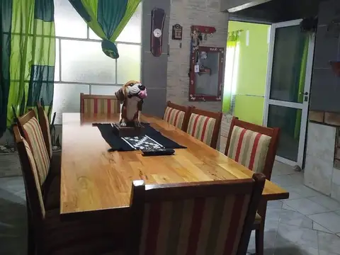 Casa en Venta con 3 cocheras