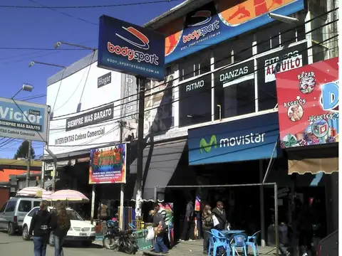 LOCAL AL FRENTE EN GALERIA, FRENTE A ESTACION DE JOSE C PAZ.