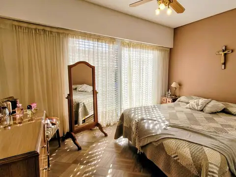 Casa 6 ambientes con 2 baños