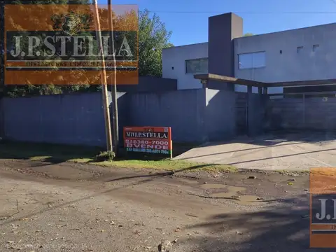 Casa Estilo Americana 5 Ambientes con Quincho, pileta y garage - Villa Luzuriaga