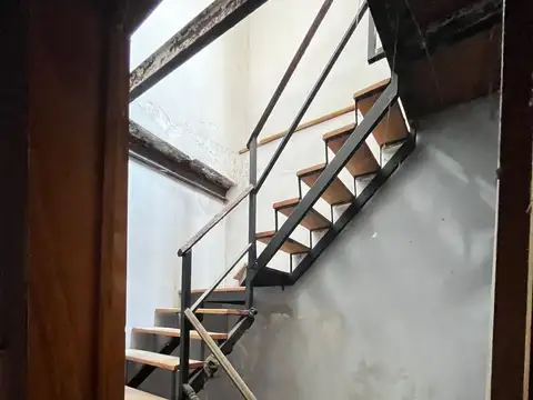 Casa de pasillo a reciclar en barrio Matheu