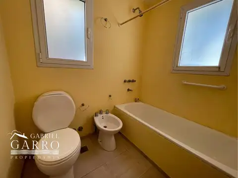 Casa en Alquiler Temporal con 1 cochera