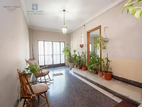 Casa 8 ambientes con 3 baños