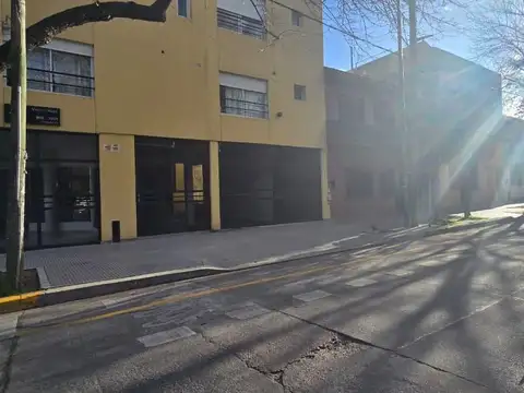 Victor Hugo 900 Cochera fija cubierta entrada independiente Villa Luro