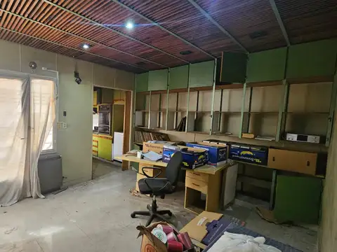 CASA A RECICLAR DE 2 PLANTAS – HAEDO NORTE