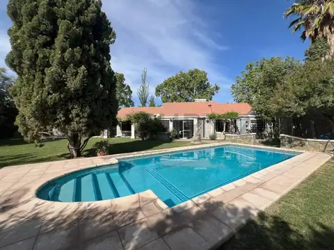 CASA EN ALQUILER CHACRAS DE CORIA