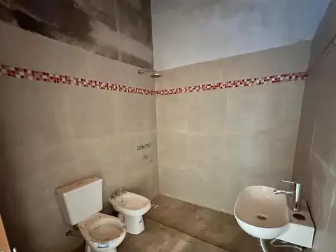CASA 2 DORMITORIOS EN VENTA B° TEJAS 4