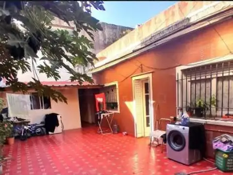 Almirante Seguí al 1400