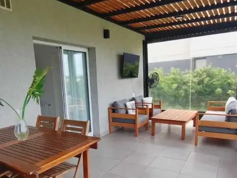 Casa 5 ambientes con 3 baños