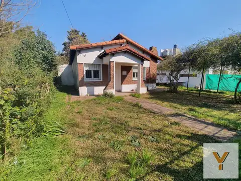 Casa en venta - 1 Dormitorio 1 Baño - Cochera - 712 mts2 - Manuel B. Gonnet, La Plata