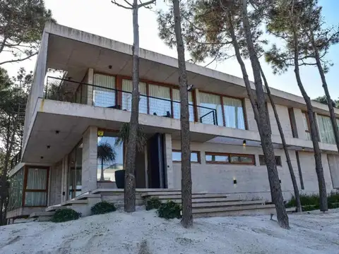 Casa en venta - 5 Dormitorios 5 Baños - General Lavalle