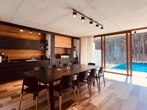 Casa en Venta con 5 cocheras