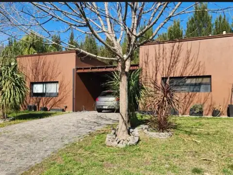 Casa en Venta con 2 cocheras