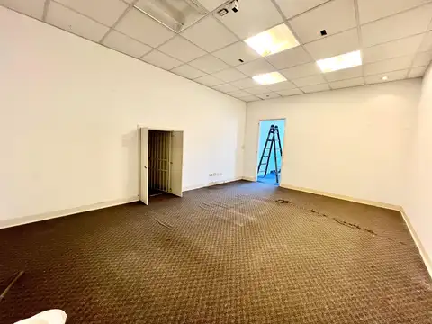 Oficina 4 ambientes con 2 baños