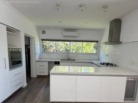 Casa 6 ambientes con 4 baños