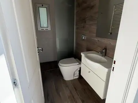 Casa en Alquiler con 2 cocheras