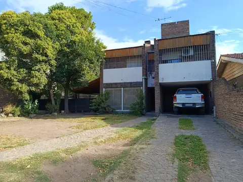 Casa 6 Ambientes Lote de 560m2 en Venta - Castelar Sur