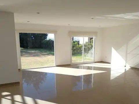 Casa 4 ambientes con 4 baños