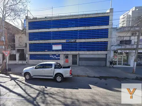 Avenida Hipólito Yrigoyen e/ Olavarría y 25 de Mayo