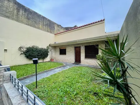 venta Casa APTA CREDITO - 3 ambientes garage patio refaccionada!