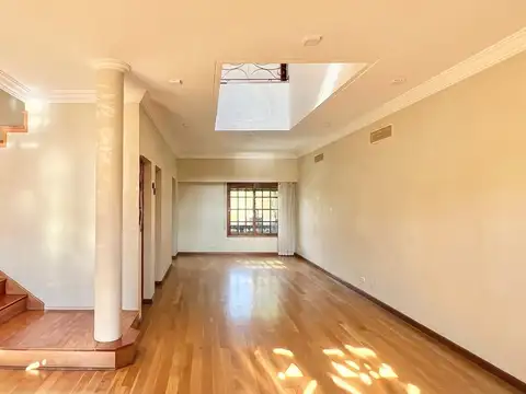 Casa en Venta con 3 cocheras