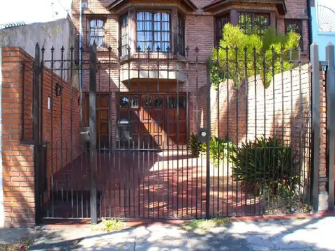 Venta de Triplex de 7 Ambientes en Saavedra