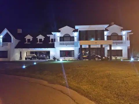 Casa en Venta de 5 dormitorios