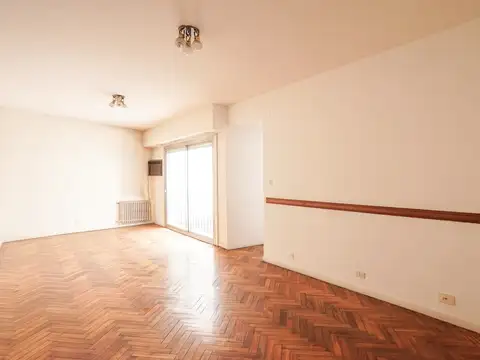 Amplio y luminoso 4 ambientes a reciclar apto profesional en Palermo frente al Botánico