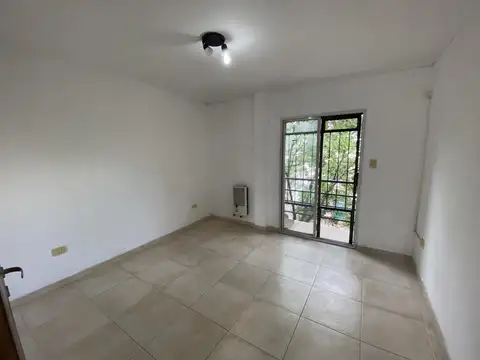 Departamento dos ambientes con balcón en Alquiler - Morón