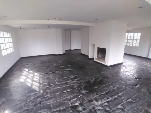 Casa 6 ambientes con 5 baños