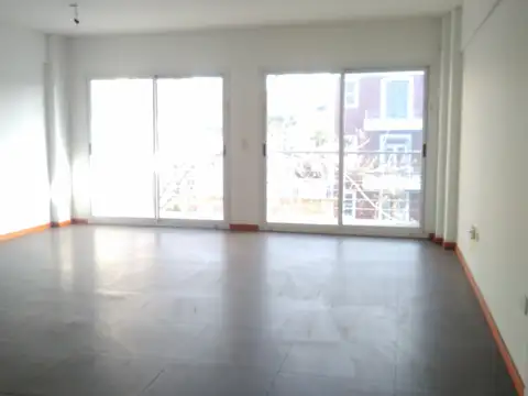 Monoambiente Frente con Balcon