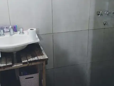 Casa 2 ambientes con 1 baño