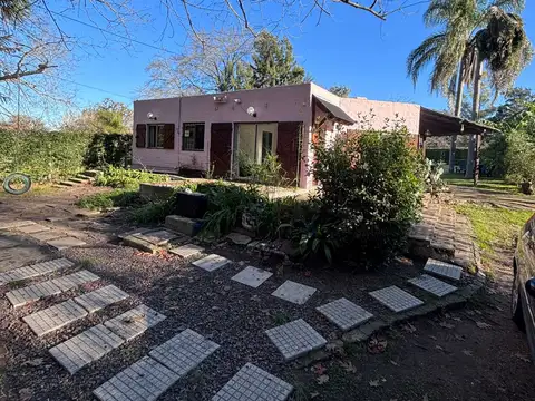 CASA CON PILETA EN VENTA