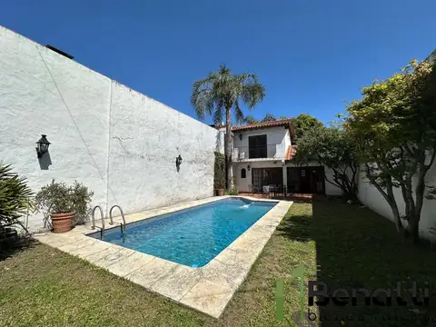 Casa en Venta con 2 cocheras