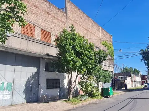 ALQUILER GALPON CON EXCELENTES ACCESOS