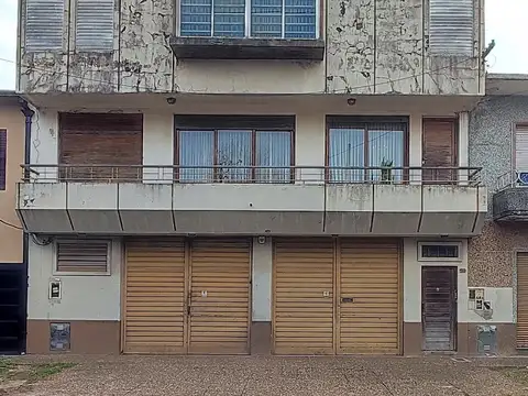 VENTA GALPÓN 373m2 CON CASA 6 AMBIENTES EZPELETA