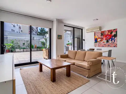 Único! Muy amplio. Con terraza y dos cocheras. Full Amenities