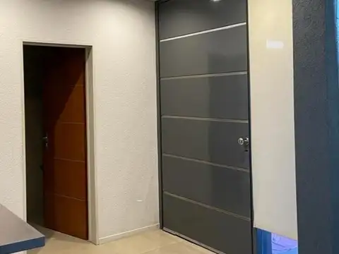 Casa en Venta con 4 cocheras