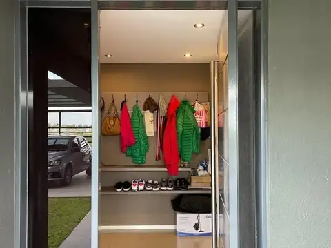 Casa 4 ambientes con 4 baños