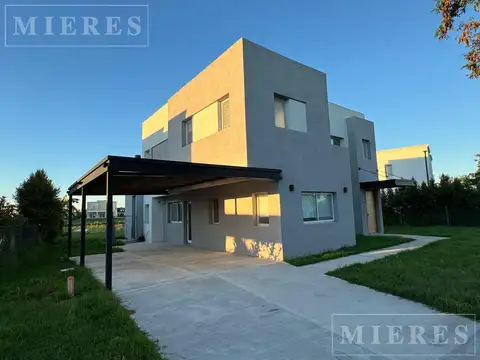 Casa en alquiler anual en Barrio El Cantón Norte Lote al 500 a la laguna