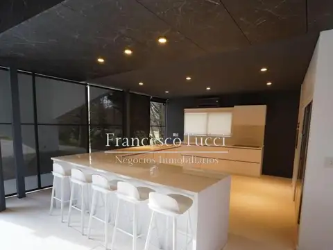 Casa en Venta al Oeste