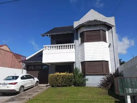 Casa en venta - 4 Dormitorios 2 Baños - Punta Mogotes