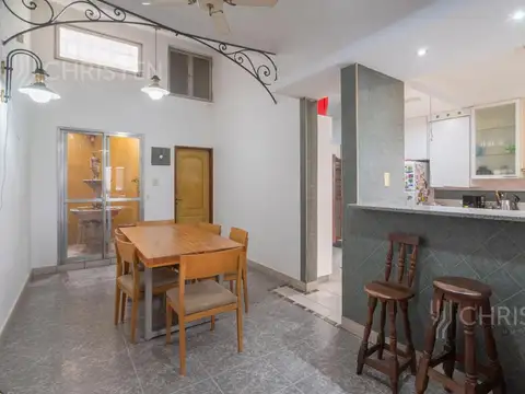 Casa 6 ambientes con 2 baños
