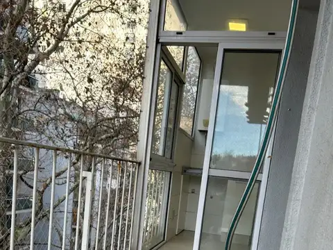 Excelente Depto de 3 Ambientes Al Frente C/ Balcón. Totalmente Reciclado a Nuevo