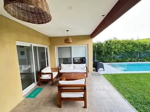Casa 4 dormitorios 1 escritorio pileta playroom