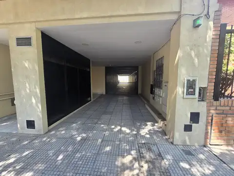 COCHERA DESCUBIERTA